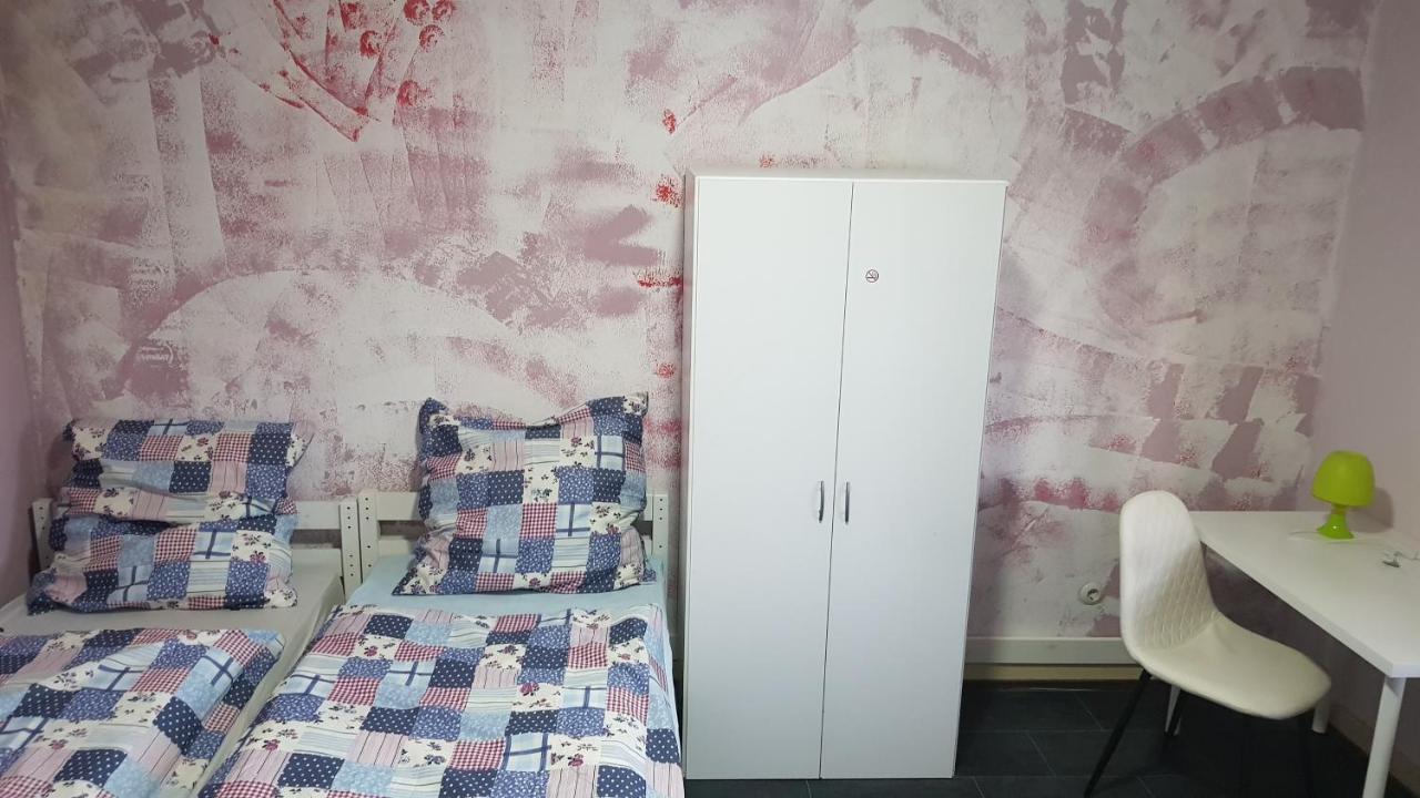 Handwerker Unterkunft Monteurzimmer Mit Gemeinschaftsbad In Brebach Saarbrücken Eksteriør bilde