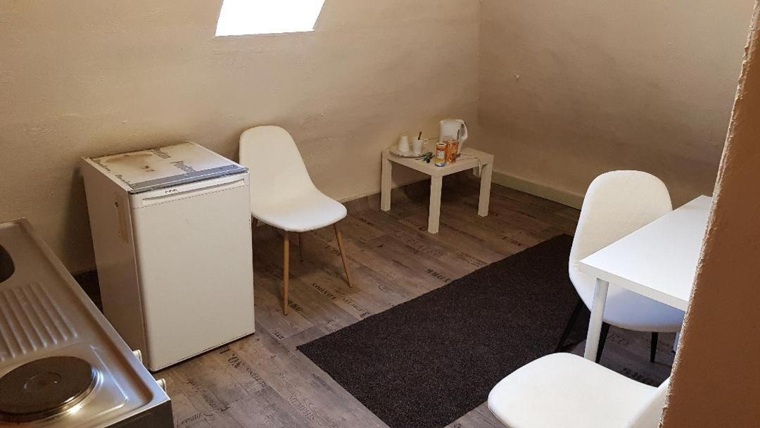 Handwerker Unterkunft Monteurzimmer Mit Gemeinschaftsbad In Brebach Saarbrücken Eksteriør bilde